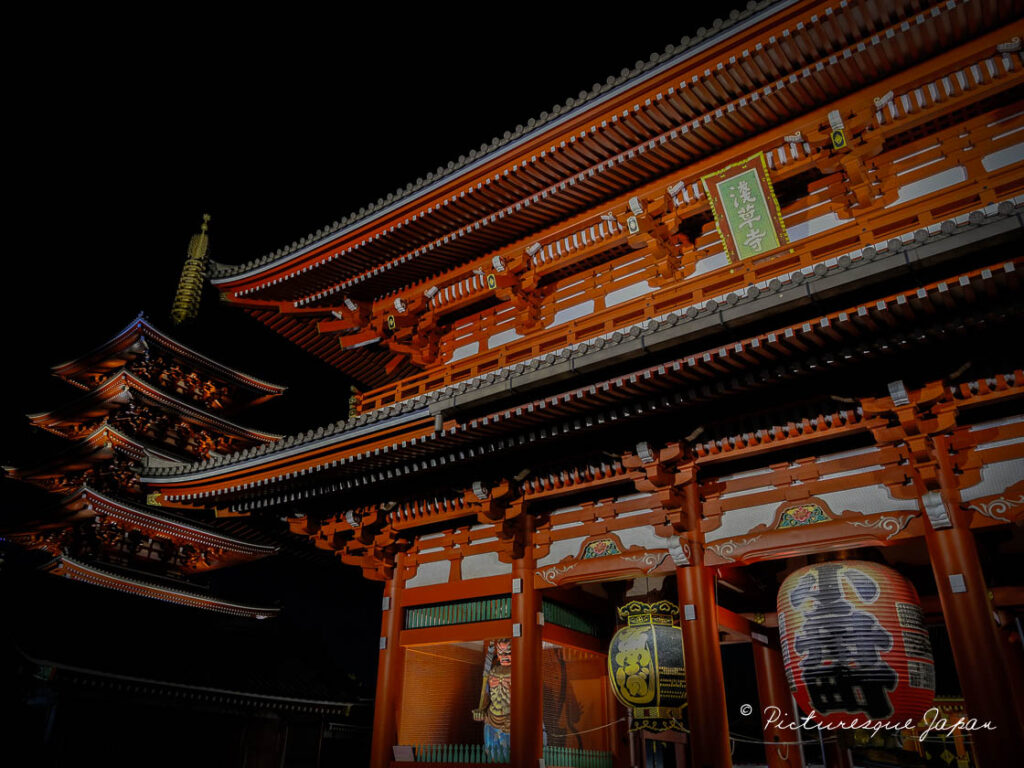 夜の浅草寺