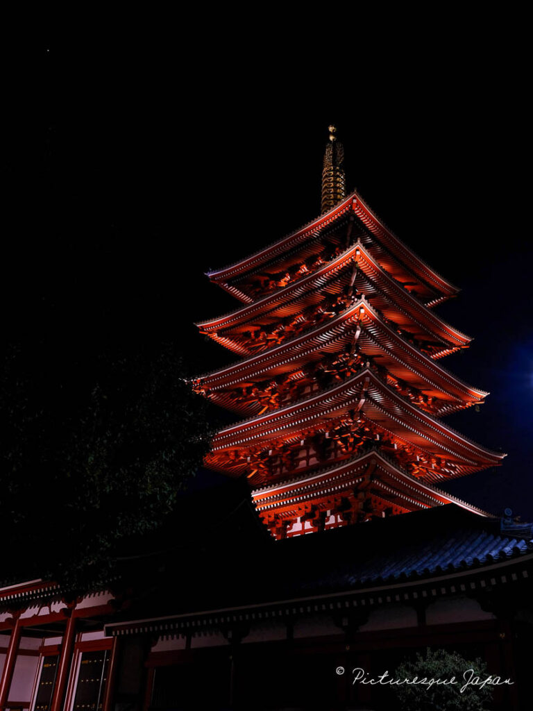 夜の浅草寺