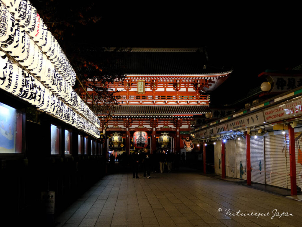 夜の浅草寺