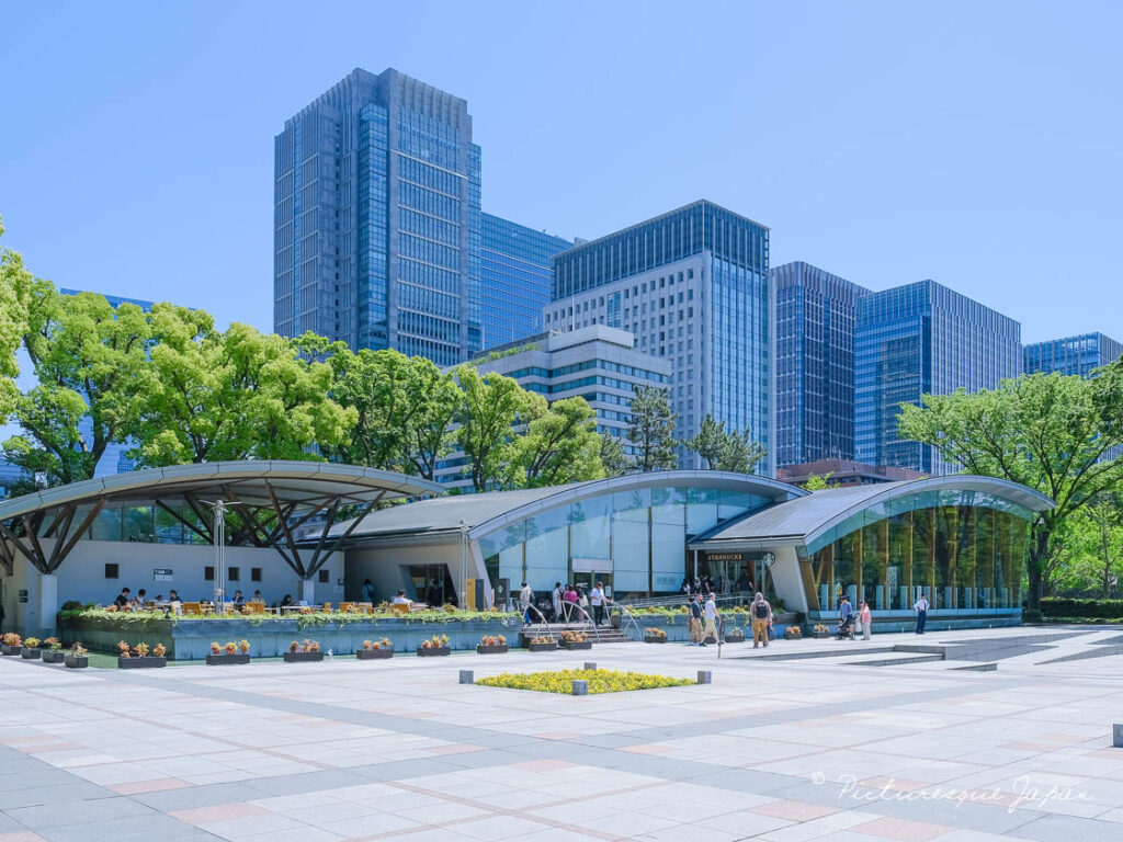 スターバックスコーヒー 皇居外苑 和田倉噴水公園店の全景