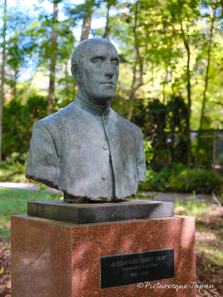 宣教師アレキサンダー・クロフト・ショーの銅像