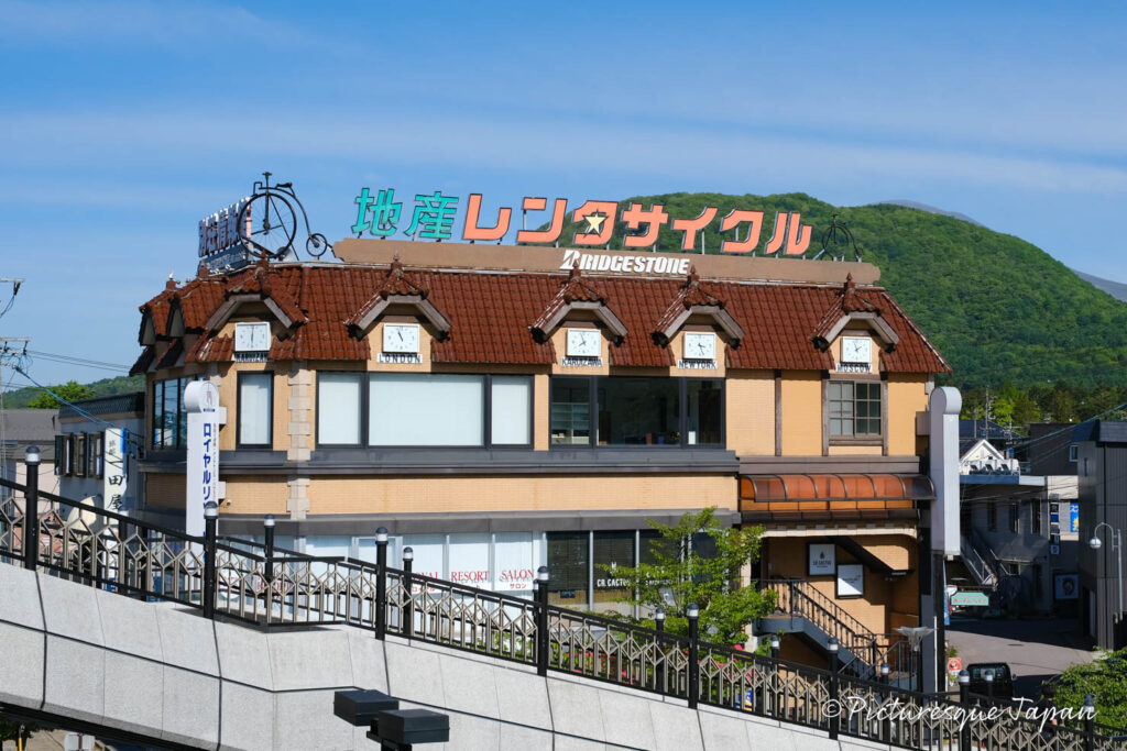 軽井沢駅 北口にある地産レンタサイクルの外観