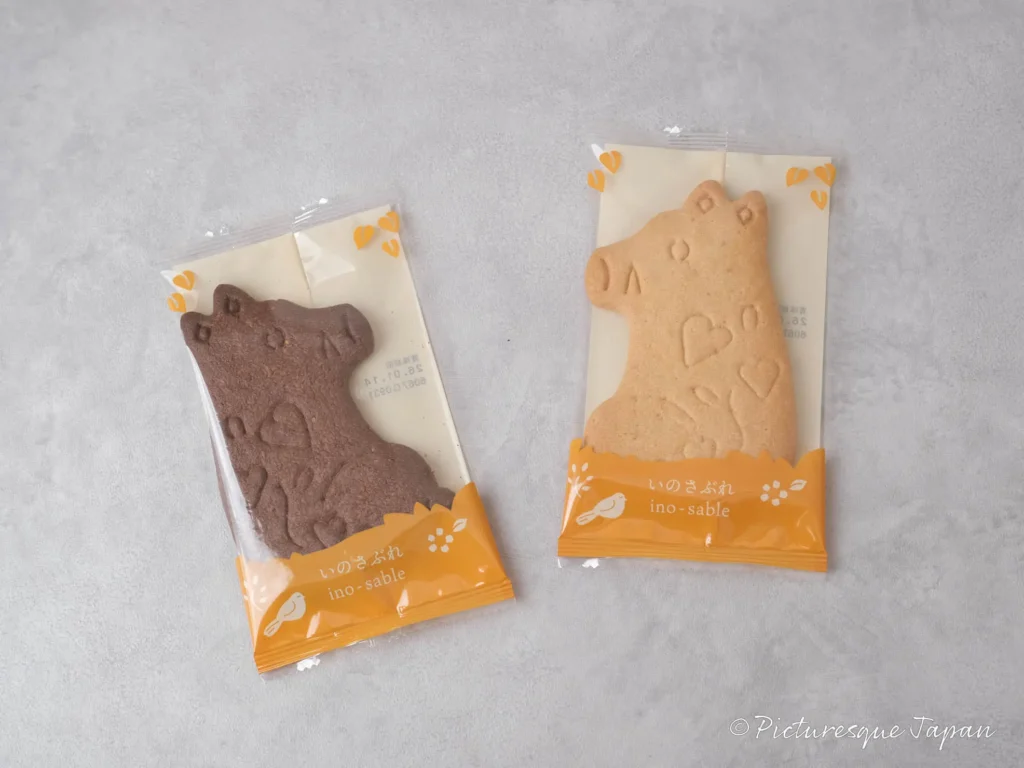 クレソン・リバーサイド・ストーリー 旧軽井沢で販売されている「いのさぶれ」の個包装（プレーンナッツとショコラナッツ）